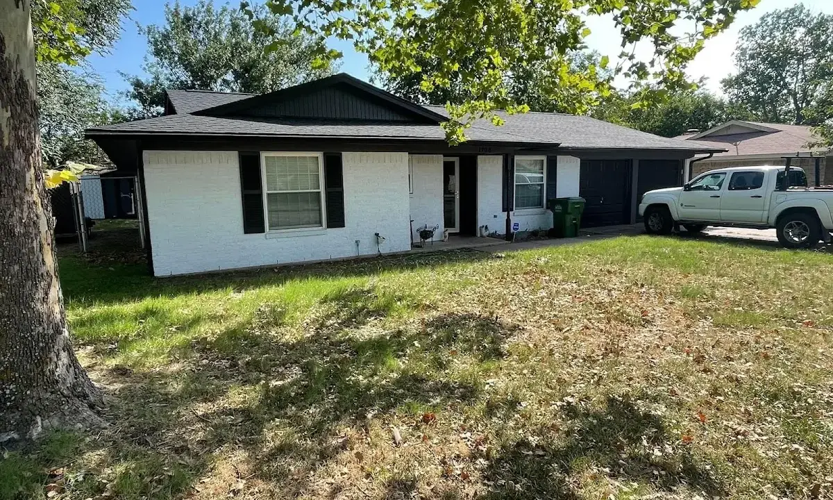 Professional roofing crew working on a residential roof in Gibsonton